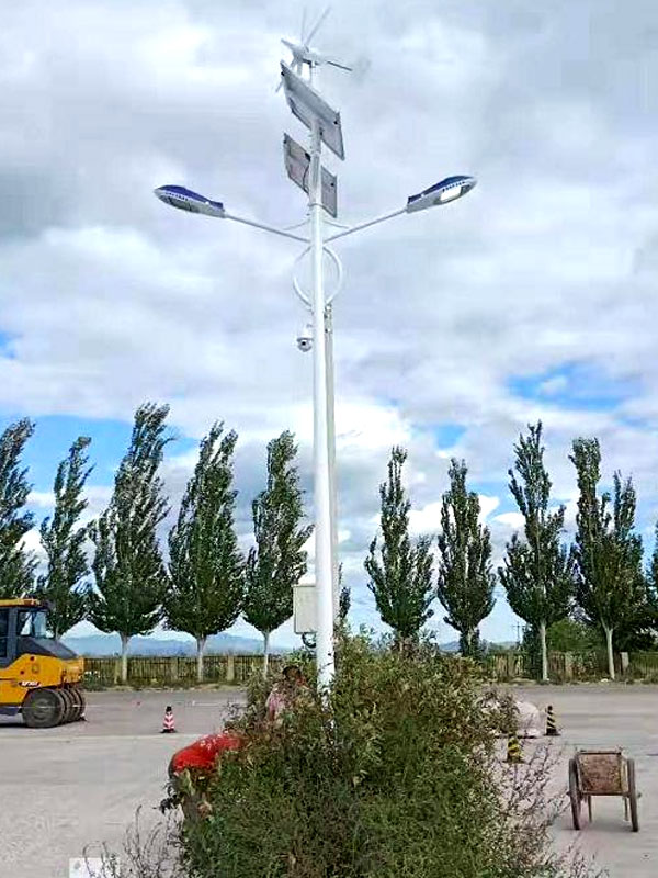 張家口高速服務(wù)區(qū)太陽(yáng)能路燈項(xiàng)目—保定路燈廠家