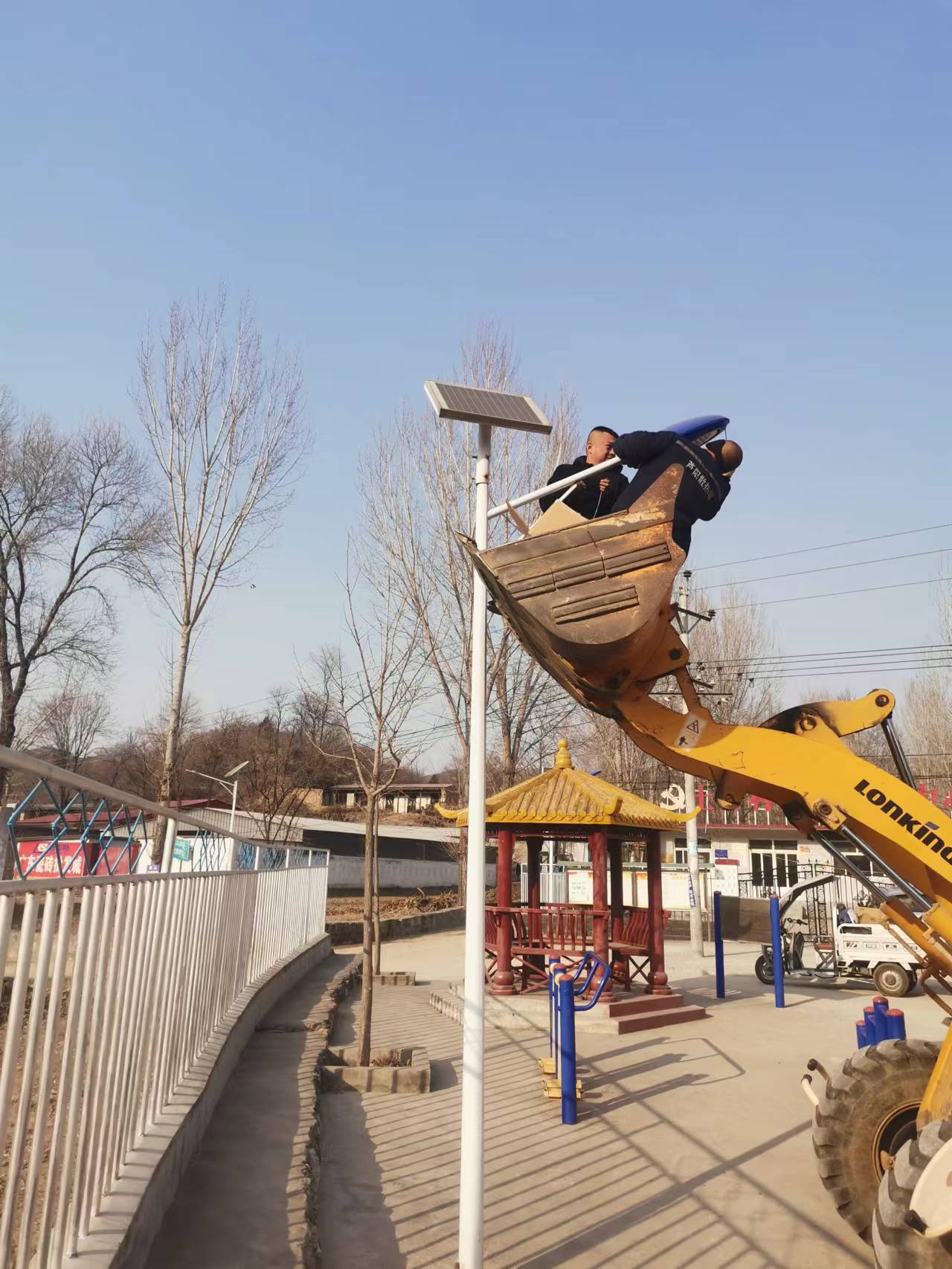 阜平縣大臺(tái)村維修路燈工程—保定利辰太陽(yáng)能路燈廠家