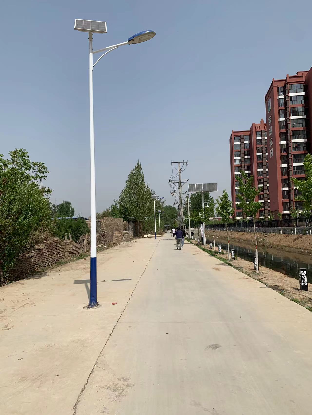 保定競(jìng)秀區(qū)“一事一議”太陽(yáng)能路燈工程—保定利辰太陽(yáng)能路燈廠家